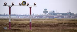 Für das Land Berlin entwickelt Grün Berlin auf rund 190 Hektar des ehemaligen Flughafengeländes in Tegel einen neuen Park, in dem Menschen ihre Freizeit aktiv gestalten können sollen.