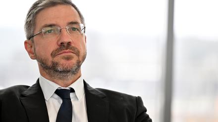 Potsdam, 18.12.2023, Lokales, Mike Schubert, Interview, Foto: Ottmar Winter PNN ACHTUNG: Foto ist ausschließlich für redaktionelle Berichterstattung der PNN und des TGSP! Eine kommerzielle Nutzung, z.B. Werbung, ist ausgeschlossen. Die Weitergabe an nicht autorisierte Dritte, insbesondere eine weitergehende Vermarktung über Bilddatenbanken, ist unzulässig.