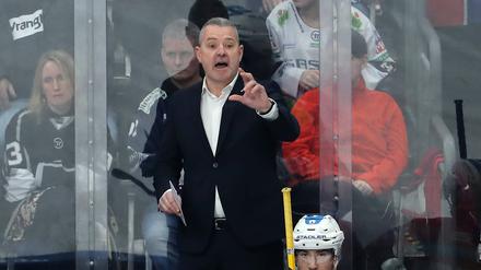 Trainer Serge Aubin ist mit der Entwicklung seines Teams zufrieden und sie Parallelen zu den Meisterjahren 2021 und 2022.