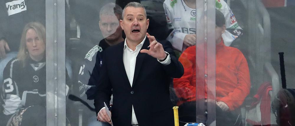 Trainer Serge Aubin ist mit der Entwicklung seines Teams zufrieden und sie Parallelen zu den Meisterjahren 2021 und 2022.