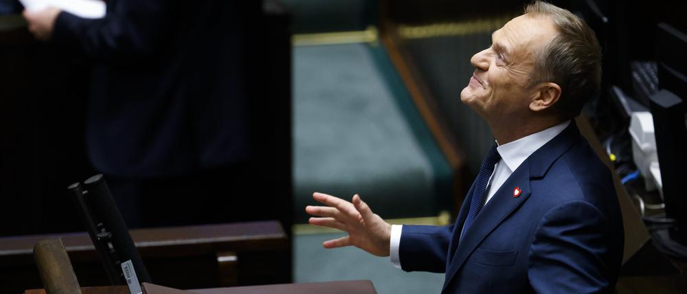 Donald Tusk, Oppositionsführer, spricht nach seiner Wahl zum polnischen Premierminister im Parlament.
