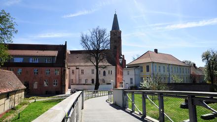 Brandenburg an der Havel # Die Stadt Brandenburg an der Havel, ein Jahr nach der Bundesgartenschau (BUGA) 2015 in der Havelregion, aufgenommen am 22. April 2016. Im Bild ist der Dom St. Peter und Paul zu sehen. Foto: Kitty Kleist-Heinrich