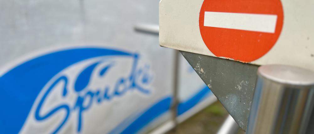 Nach dem Brand Anfang Februar: Das Sommerbad „Spucki“ in Lichterfelde bleibt geschlossen.