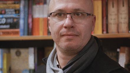 Aleksandar Hemon kam 1964 in Sarajevo zur Welt und lebt seit Beginn der neunziger Jahre in den USA.