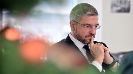 Potsdam, 18.12.2023, Lokales, Mike Schubert, Interview, Foto: Ottmar Winter PNN ACHTUNG: Foto ist ausschließlich für redaktionelle Berichterstattung der PNN und des TGSP! Eine kommerzielle Nutzung, z.B. Werbung, ist ausgeschlossen. Die Weitergabe an nicht autorisierte Dritte, insbesondere eine weitergehende Vermarktung über Bilddatenbanken, ist unzulässig.