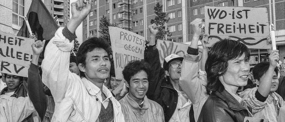 Demonstration in Berlin-Marzahn „Gegen den Polizeiterror“ am 07.08.1993.