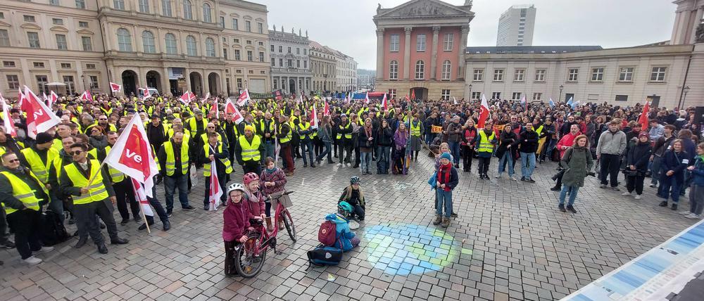 Kundgebung auf dem Alten Markt in Potsdam, Warnstreik, Verdi, Klimastreik