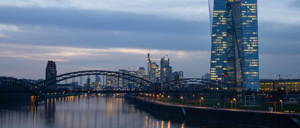 Die Europäische Zentralbank (EZB) in Frankfurt. Der jetzige Inflationsrückgang ist hauptsächlich durch gesunkene Preise für Lebensmittel zu erklären.