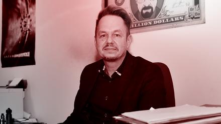 Oberamtsanwalt Andreas Winkelmann, Leiter der Spezialabteilung für verbotene Kraftfahrzeugrennen bei der Amtsanwaltschaft Berlin, in seinem Büro