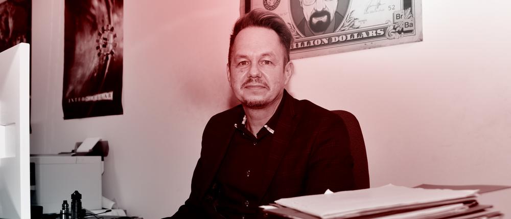 Oberamtsanwalt Andreas Winkelmann, Leiter der Spezialabteilung für verbotene Kraftfahrzeugrennen bei der Amtsanwaltschaft Berlin, in seinem Büro
