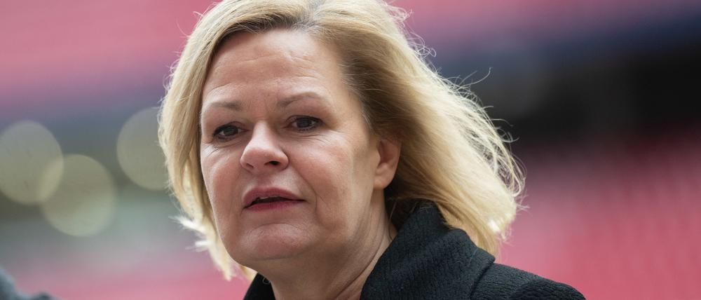 Nancy Faeser (SPD), Bundesinnenministerin, steht in der RedBull Arena in Leipzig (Archivbild vom 23.02.2024).
