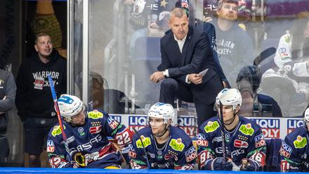 Serge Aubin und die Eisbären müssen in der Tabelle jetzt nach oben gucken.