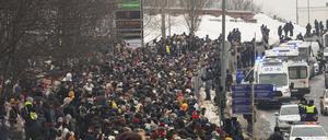 Wenn Trauer bestraft wird: Viele Menschen kamen am 1. März zur Beerdigung von Alexey Nawalny in Moskau, mehr als hundert wurden festgenommen.