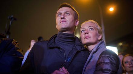 Hier waren sie noch frei: der russische Oppositionsführer Alexey Nawalny und seine Frau Julia Nawalnaja nach einer Kundgebung 2017.