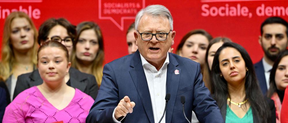 EU-Arbeitskommissar Nicolas Schmit redet am 2. März bei einem Parteikongress in Rom.