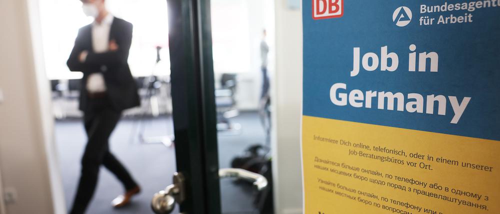 Jobberatung für Ukrainer in Deutschland - bisher haben sie bei Arbeitslosigkeit Anspruch auf Bürgergeld.