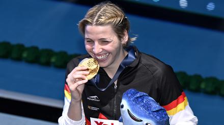 Bei der Schwimm-WM in Doha hat Angelina Köhler die Goldmedaille geholt.