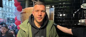  Eröffnung von Lukas Podolskis Dönerladen “Mangal” am 3.3.2024 in Berlin Kreuzberg