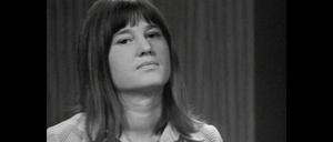 Eine Szene des Kinofilms „Une Jeunesse Allemande - Eine deutsche Jugend“ zeigt Ulrike Meinhof in der Talk-Runde „Die ausgehöhlte Autorität“. 