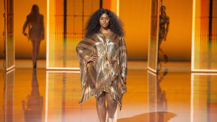 Curvy-Model Precious Lee bei der Pariser Fashion Week.