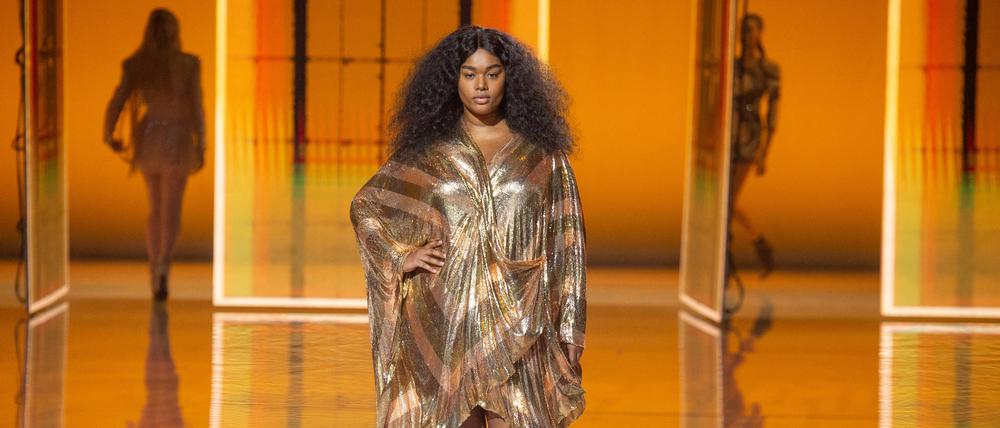 Curvy-Model Precious Lee bei der Pariser Fashion Week.