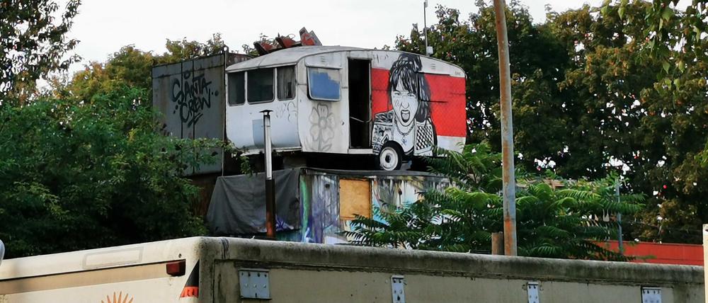 Ein Ort für Aussteiger – und Versteck für Terroristen? Der Fips-Wagenplatz in Friedrichshain ist eine der letzten linken Inseln in Berlin.