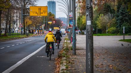 Die Greifswalder Straße in Prenzlauer Berg.
