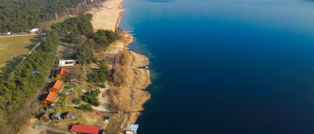 04.03.2024, Brandenburg, Frankfurt (Oder): Der Helenesee (Luftaufnahme mit einer Drohne).
