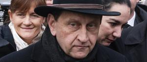 Alexander Graf Lambsdorff, Deutscher Botschafter in Russland, steht vor der Kirche zu Ehren der Gottesmutterikone „Lindere meine Trauer“ in Moskau bei den Trauerfeierlichkeiten des Kremlgegners Alexej Nawalny. (Archivbild vom 01.03.2024)