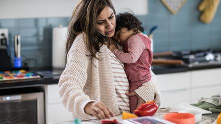 Mütter übernehmen häufiger die Kinderbetreuung als Väter.