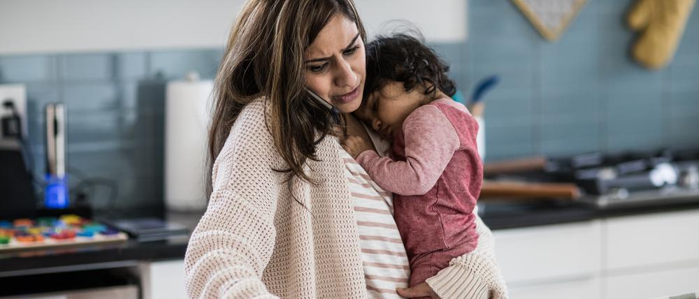 Mütter übernehmen häufiger die Kinderbetreuung als Väter.