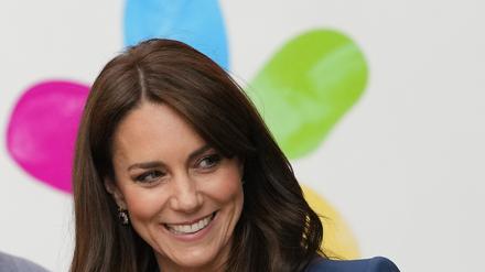 Die britische Prinzessin Kate lächelt nach einem Besuch im St.-Thomas-Krankenhaus (Archivbild vom 05.12.2023).