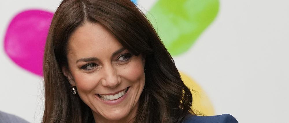 Die britische Prinzessin Kate lächelt nach einem Besuch im St.-Thomas-Krankenhaus (Archivbild vom 05.12.2023).