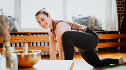 Yogalehrerin Daniela Mundt aus Potsdam bietet Rückbildungskurse für Sternenmütter.