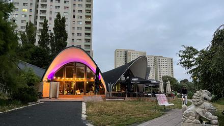Beispiel blühender Ostmoderne. Die „Seerose“ in der Havelbucht.