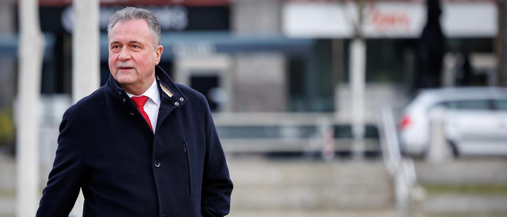 Claus Weselsky, Bundesvorsitzender der GDL, kommt zu einer Kundgebung im Rahmen des sechstägigen Streiks der Lokführergewerkschaft GDL.