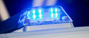 Ein Auto mit Blaulicht für die Polizei (Symbolbild).