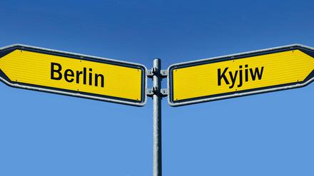  Auf diesem Schild in Brandenburg wird schon die ukrainische Transliteration verwendet, die jetzt auch das Auswärtige Amt angenommen hat.