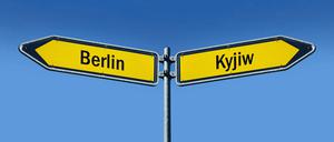  Auf diesem Schild in Brandenburg wird schon die ukrainische Transliteration verwendet, die jetzt auch das Auswärtige Amt angenommen hat.