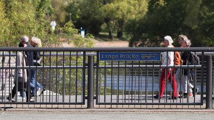 Potsdam, 03.05.2022 / Lokales / Lange Brcke, Lange Brcke, Foto: Ottmar Winter PNN ACHTUNG: Foto ist ausschlie§lich fr redaktionelle Berichterstattung der PNN und des TGSP! Eine kommerzielle Nutzung, z.B. Werbung, ist ausgeschlossen. Die Weitergabe an nicht autorisierte Dritte, insbesondere eine weitergehende Vermarktung ber Bilddatenbanken, ist unzulssig.