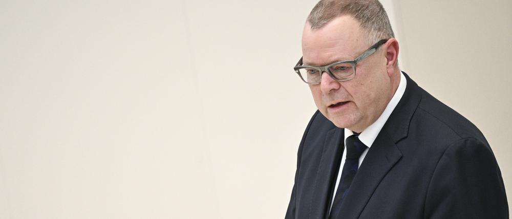 ARCHIV - 24.01.2024, Brandenburg, Potsdam: Michael Stübgen (CDU), Minister des Innern und für Kommunales in Brandenburg.