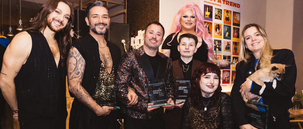 Die Gewinner und Gewinnerinnen des Riccardo-Simonetti-Initative Awards (v.l.): Gianni Jovanovic, Max Appenroth, Barbie Breakout, Sara Grzybek, Luisa L’Audace und Ricarda Hofmann.