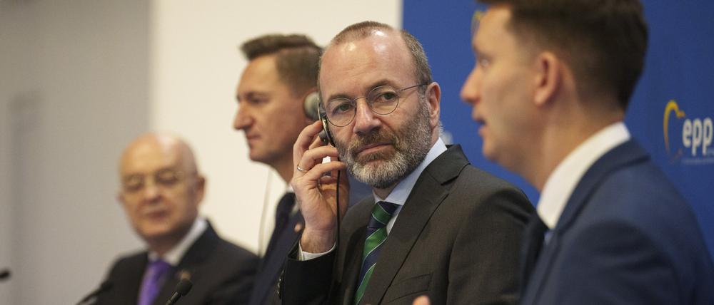 06.03.2024, Rumänien, Bukarest: Manfred Weber (M), Vorsitzender der Europäischen Volkspartei.
