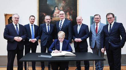 Konferenz der Ministerpräsidenten Ost im Februar in Berlin (Reiner Haseloff, Michael Kretschmer, Hermann Parzinger, Dietmar Woidke, Kai Wegner, Bodo Ramelow, Carsten Schneider, Manuela Schwesig)