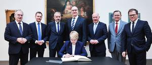 Konferenz der Ministerpräsidenten Ost im Februar in Berlin (Reiner Haseloff, Michael Kretschmer, Hermann Parzinger, Dietmar Woidke, Kai Wegner, Bodo Ramelow, Carsten Schneider, Manuela Schwesig)