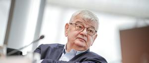 Joschka Fischer (Bündnis 90/Die Grünen), ehemaliger Außenminister, hat sich für die Wiedereinführung der Wehrpflicht ausgesprochen.