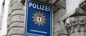 Schild vor dem LKA in Berlin. (Symbolbild)