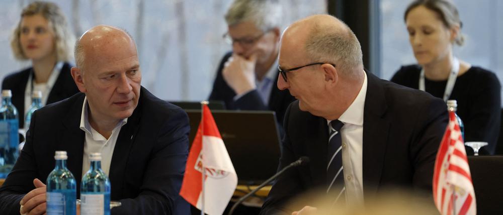 Berlin's mayor Kai Wegner (L) and Brandenburg's State Premier Dietmar Woidke attend a meeting with the German Chancellor and regional leaders on March 6, 2024 in Berlin, to discuss the country's current migration policy. (Photo by Odd ANDERSEN / AFP)