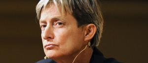 Die US-Amerikanerin Judith Butler nimmt am Samstag (15.09.2012) an dem Podiumsgespräch "Gehört der Zionismus zum Judentum" im Jüdischen Museum in Berlin teil. Der Denkerin und politisch engagierten Philosophin wurde vor kurzem der Adorno-Preis verliehen. Foto: Oliver Mehlis dpa/lbn +++(c) dpa - Bildfunk+++