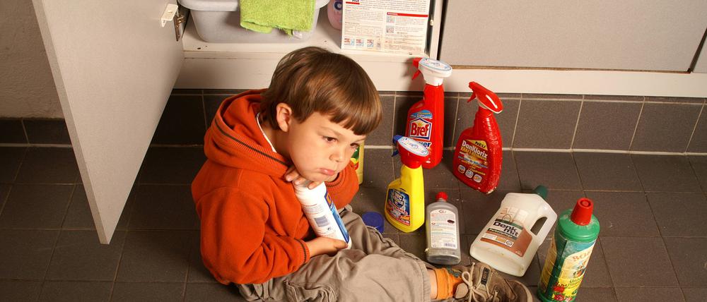 Etwa die Hälfte aller Beratungen des Giftnotrufs bezieht sich auf Vergiftungsvorfälle bei Kindern im Alter von drei bis fünf Jahren.